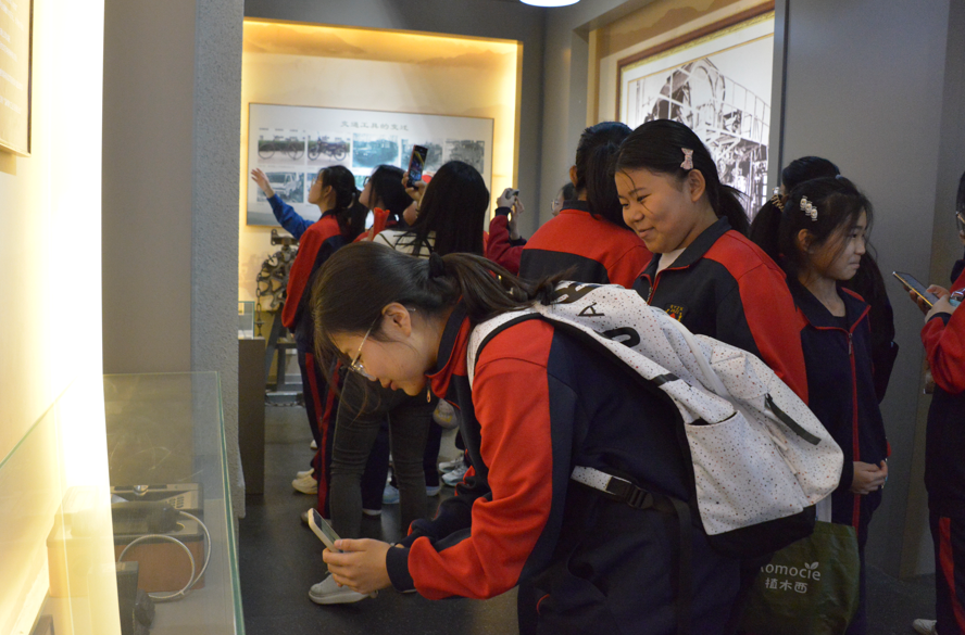 2024年3月31日雪宫中学师生到皇家国际博物馆发展社会实际活动